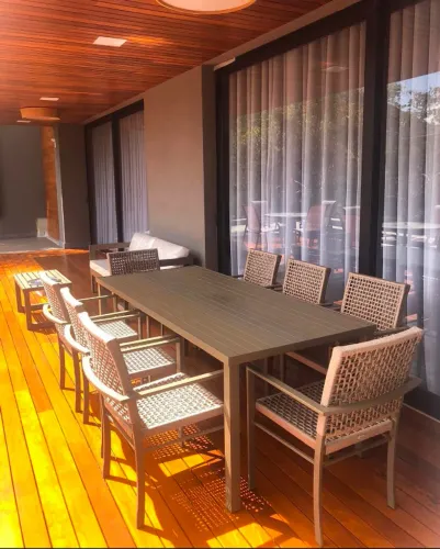 MESA DE ALUMINIO RIPADO COM 8 CADEIRAS