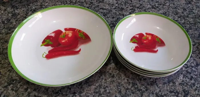 Jogo de pratos para salada