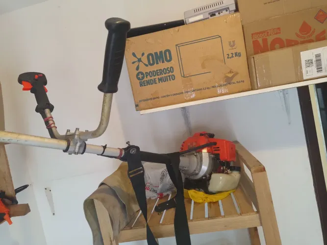 Roçadeira a Gasolina Usada + Acessórios (Aceito Troca)