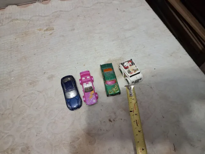 Carrinhos de brinquedo colecionáveis. metal