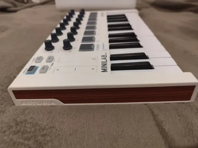 Controlador Midi Arturia Minilab Mk2