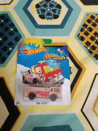Miniatura Hot Wheels Color Shifters Fire-Eater. de 2015, escala 1:64, da Mattel
