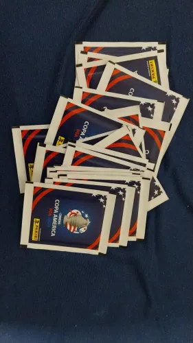 VENDO 20 PACOTES DE FIGURINHA - COPA AMÉRICA 2024