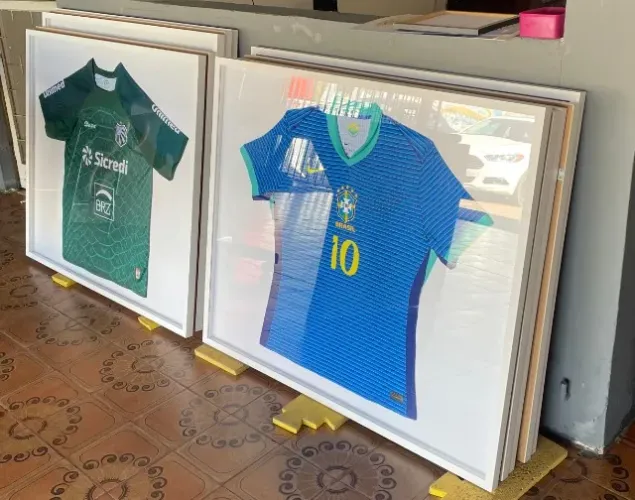 Emolduração de camisa