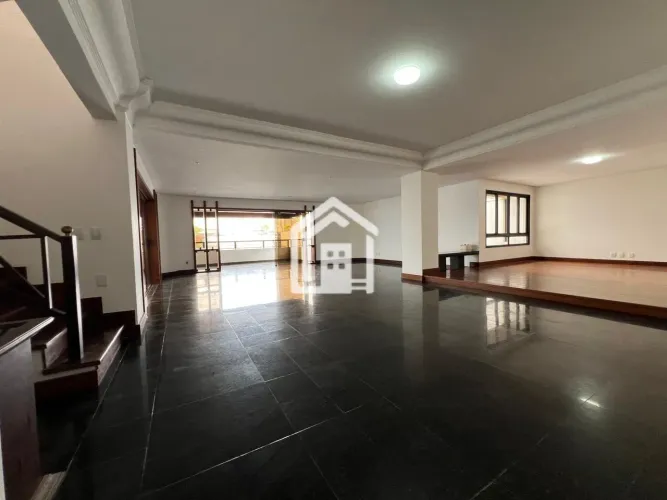 Cobertura duplex com 5 suítes, vista mar e lazer privativo para locação no Rio Vermelho