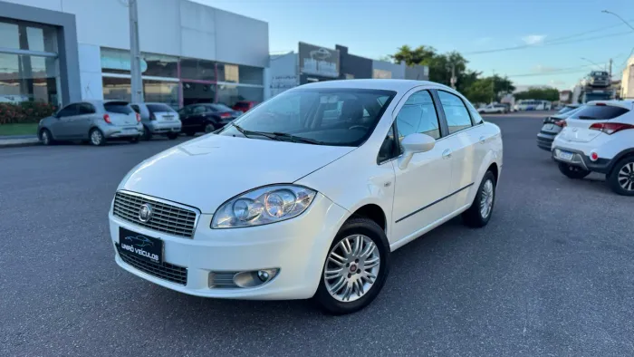 Fiat Linea Essence 1.8 Flex 16V 4P 2012