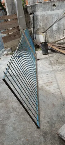 Grade ferro maciça de 1/2 polegadas, com 5  mts de comprimento por 1.00mt de altura.