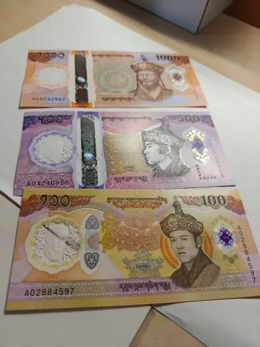 Trio de cédulas de polímero Butão FE.