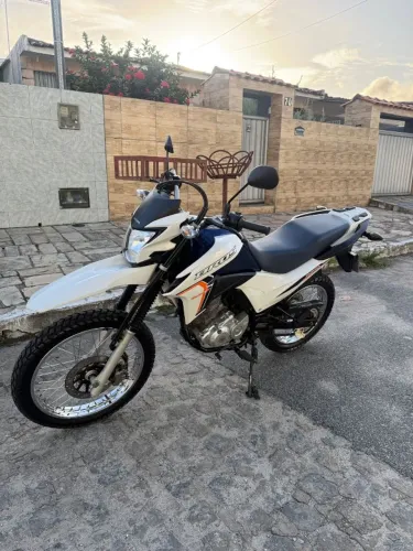 Honda Bros 2024 ESD extra, unico dono, 2 pneus novos, estado de zero