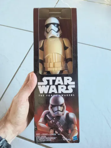 Star Wars Stormtrooper du Premier Ordre usado, na caixa