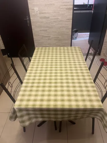 MESA DE JANTAR + 4 CADEIRAS + 3 TOALHAS IMPERMEÁVEL