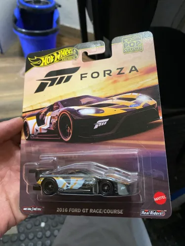 Hot wheels premium força 216 Ford GT race /course