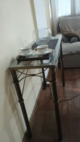 Aparador de vidro e ferro