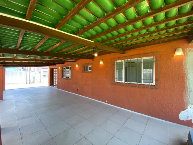 ? Casa à Venda em Excelente Localização - Zona Norte (Igapó)