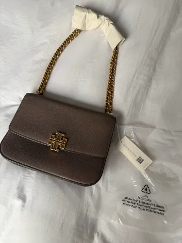 Bolsa Tory Burch Média Fendi com alça de corrente
