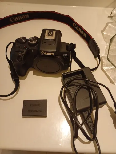 Câmera Canon R10