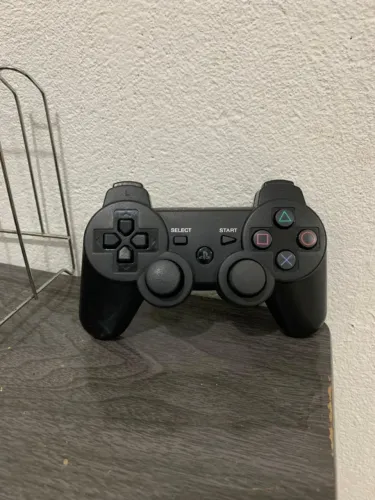 Três controle de PS3