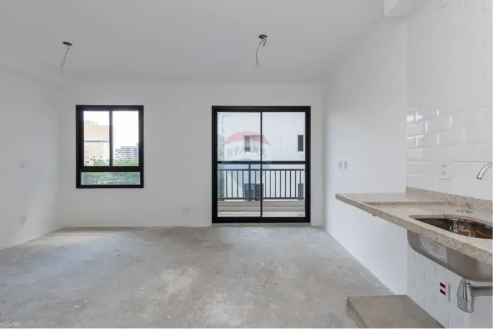 Studio em Pinheiros com 27m2, 1 quarto, 1 banheiro, cozinha americana e varanda