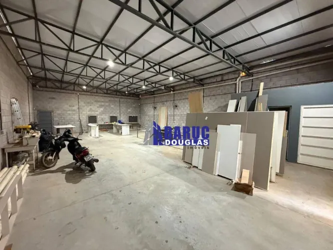 Vende-se barracão pronto para trabalhar com 220m2 construídos em um terreno de 270m2 (10x2