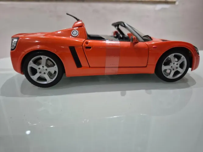 Miniatura Opel Speedster 1:18
