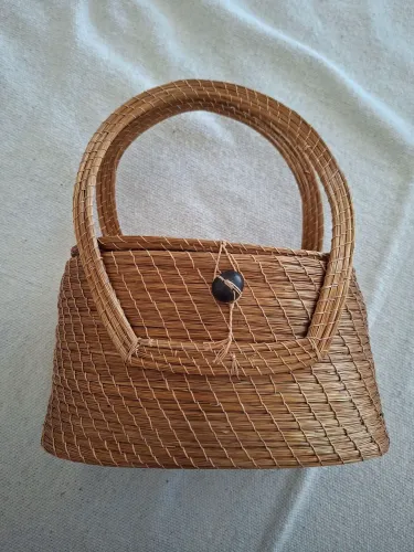 Bolsa de mão - material de capim dourado