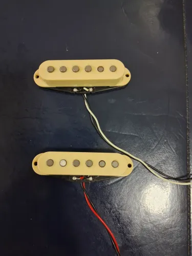 Captador retirado de uma guitarra tagima posição braço e meio