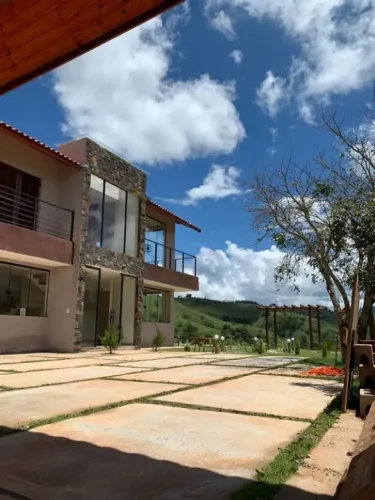 Casa à Venda em Santo Antônio do Pinhal  Conforto, Natureza e Alto Potencial de Rentabilid