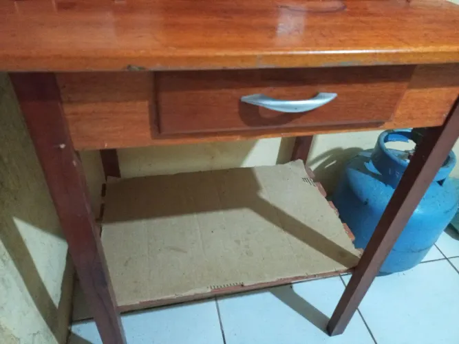 Vendo essa mesa em perfeito estado