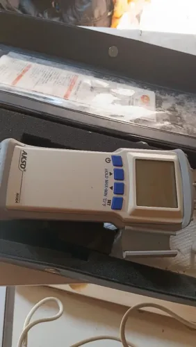 termômetro portátil digital com alarme e sonda externa da marca Akso, modelo AK904.