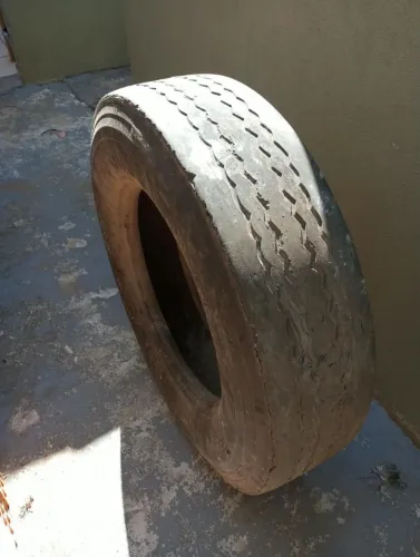 Pneu de Caminhão 2.75