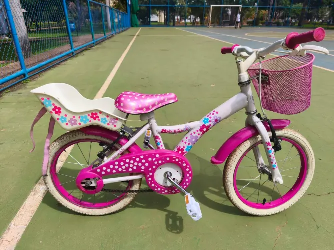 Tito My Bike Aro 16, branca e rosa com estampa de flores