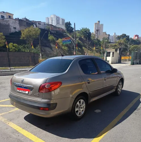 Peugeot 207 Sedan Passion XR 1.4 Flex 8V 4P 2010