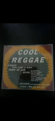 Este é o CD coletânea Cool reggae lançado em 1999 pela revista trip