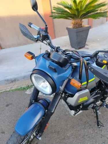 Vendo Scram 411 Royal Enfield cor azul