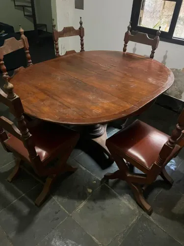 Mesa com 6 cadeiras raridade