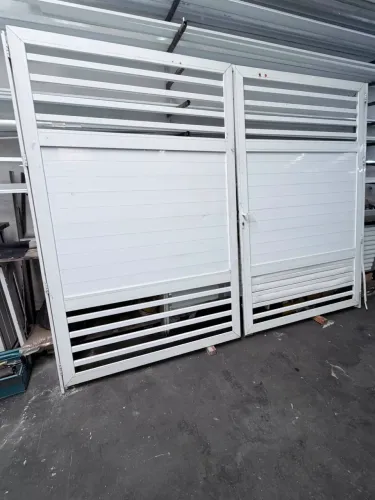 Portão de alumínio Branco usado