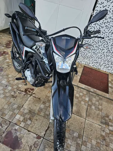 Bros 160 2021 com 25.700 km rodado