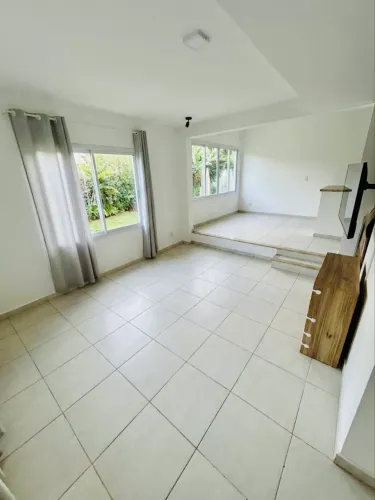 Linda Casa em condominio fechado em excelente localização no bairro Rio Tavares / Campeche