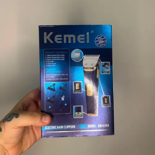 Máquina de Acabamento Kemei KM-6366 Recarregável com 3 Pentes
