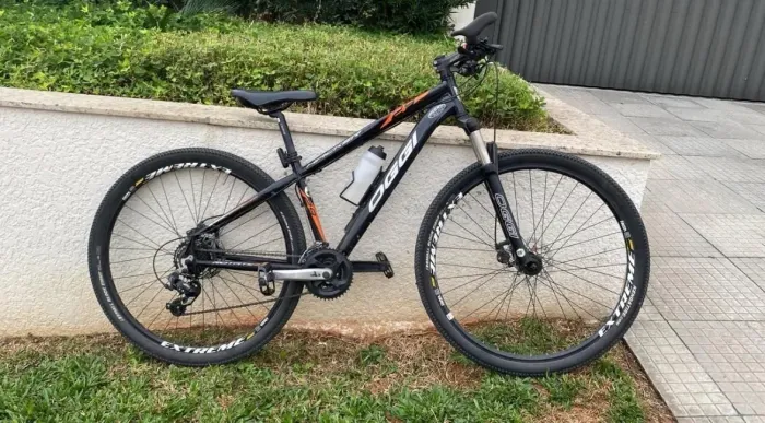 Bicicleta Mountain Bike Oggi Hacker - Aro 29 - Impecável / Pronta para Rodar