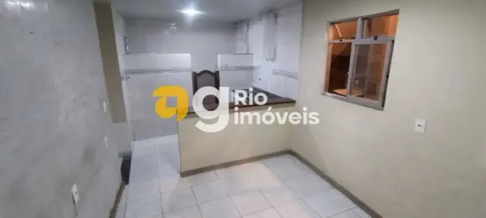 Casa em Condomínio : Térrea / Residencial / Vila Valqueire