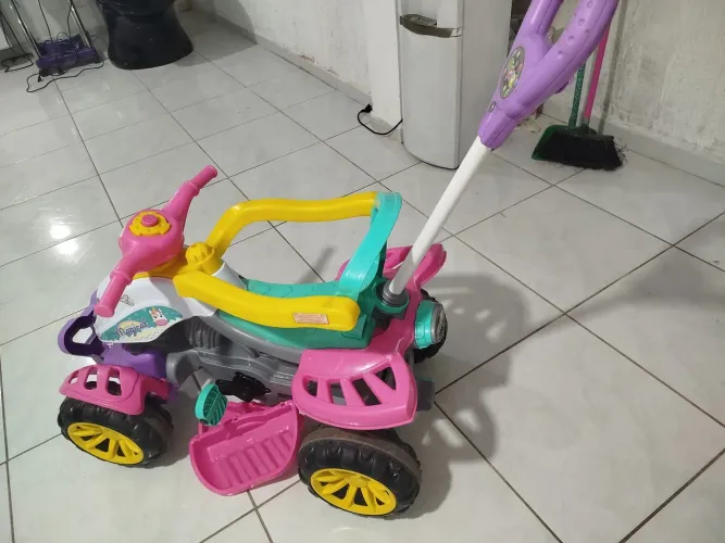 Quadriciclo infantil menina