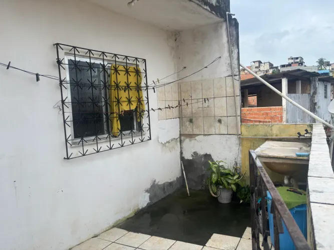 Vendo casa no primeiro andar cidade Nova