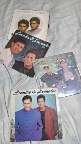 kit 4 LPs Leandro & Leonardo + 2 Pôsteres Originais - Relíquia
