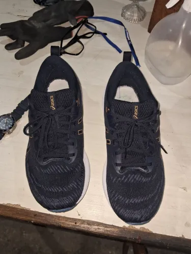 Tênis asics, usado 2 vezes, em estado de zero