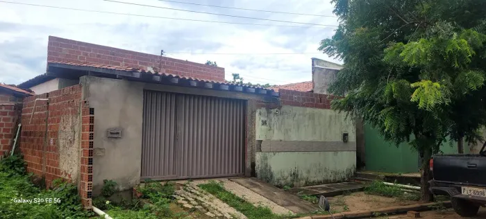 Vendo uma casa em Valença do Piauí!!