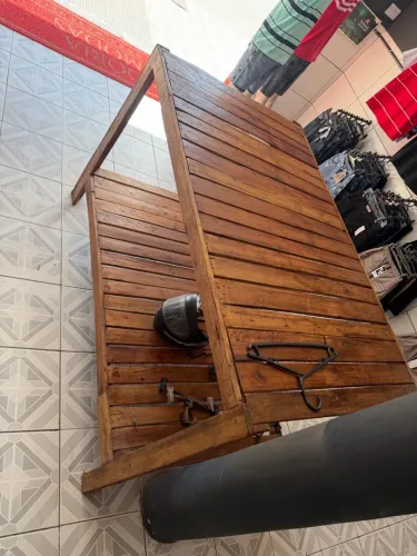 Mesa para loja de roupas