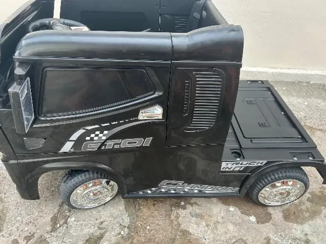 Carrinho elétrico caminhão Scania infantil 