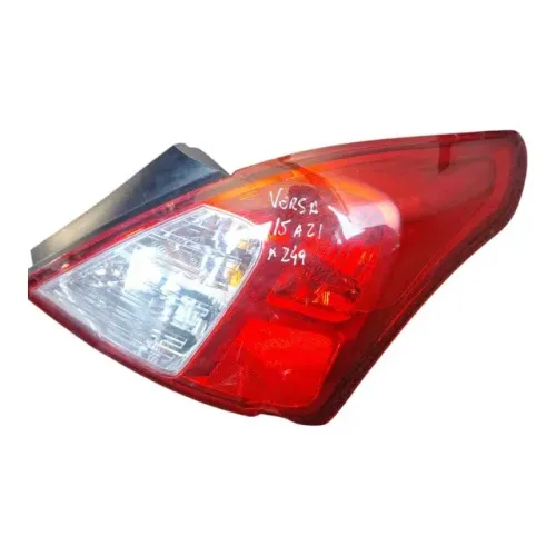 LANTERNA DIREITA NISSAN VERSA 16 A 21