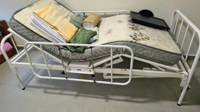 Cama Hospitalar, com Colchão e Colchão de ar